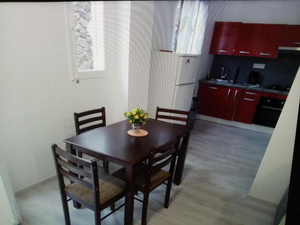 studio meublé près de la mare à joncs - Apartamento De Dos Dormitorios