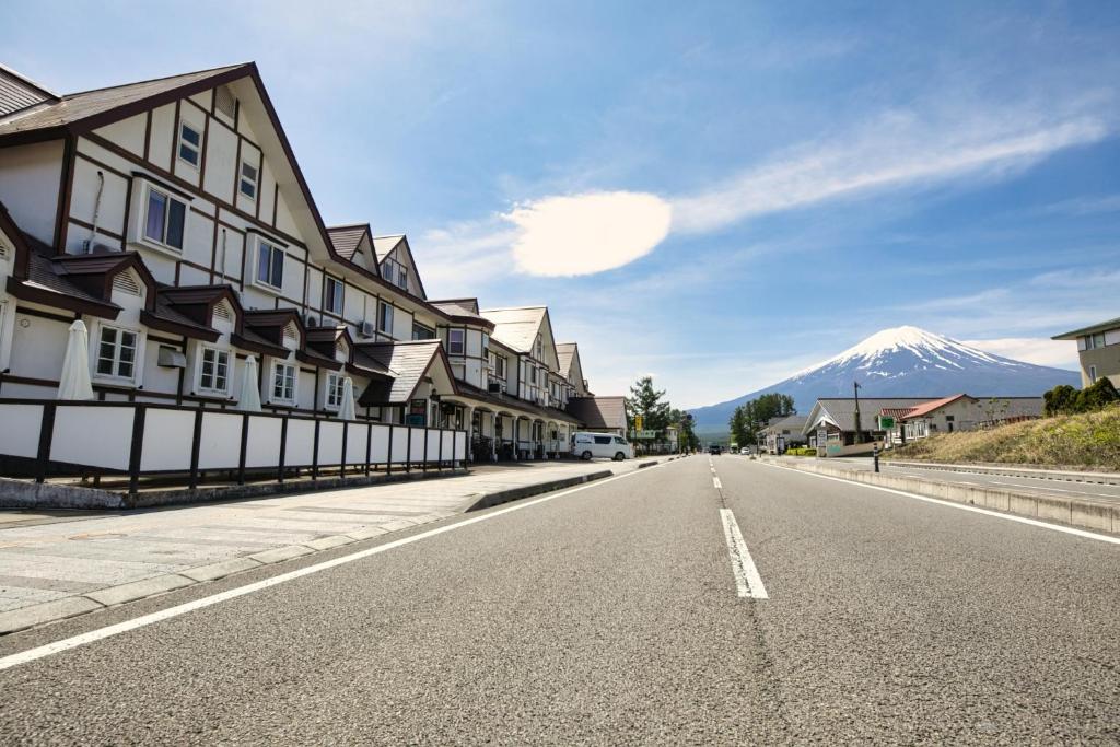 Gambar di galeri bagi Hotel Camelot di Fujikawaguchiko