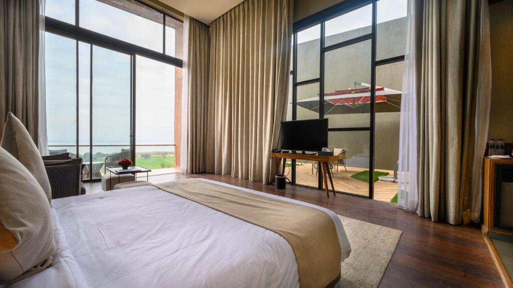 Postel nebo postele na pokoji v ubytování Aria Resort & Spa