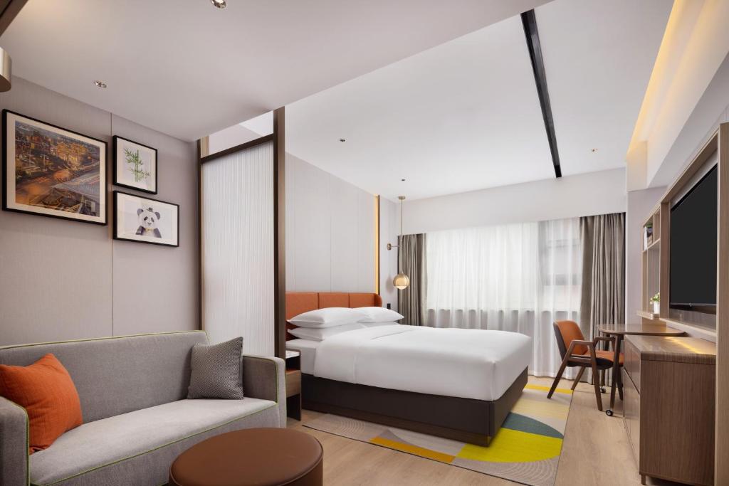 Postel nebo postele na pokoji v ubytování Home2 Suites by Hilton Chengdu Kuanzhai Alley