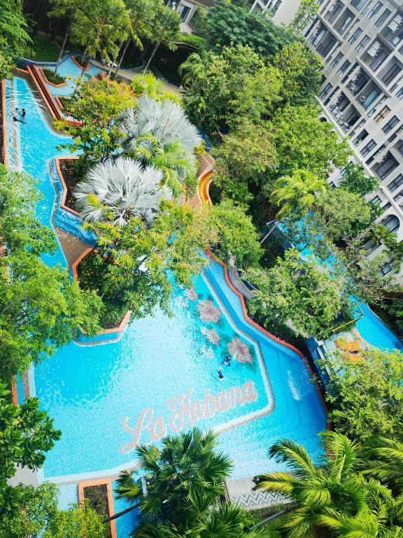 Bazén v ubytování LAHABANA Resort nebo v jeho okolí
