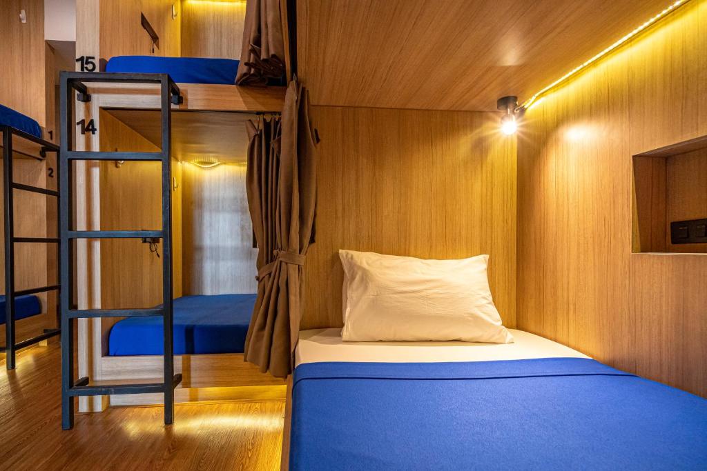 Postel nebo postele na pokoji v ubytování Patong Poshtel