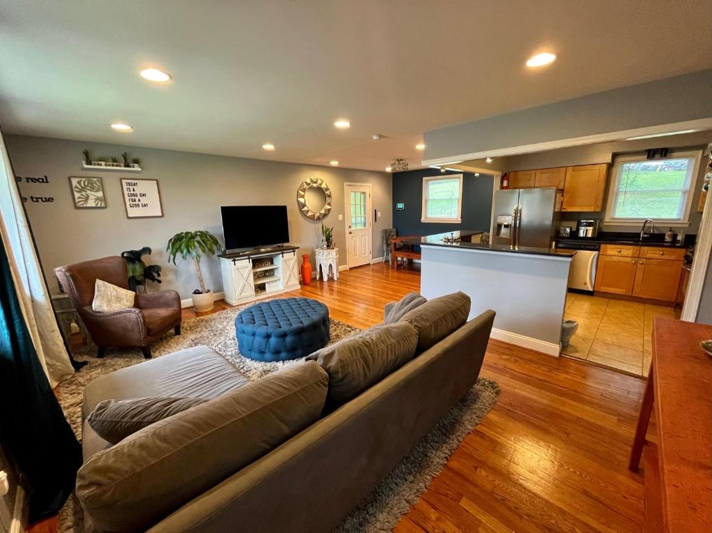 Cozy Cul de Sac Maryland Home near FedEx Field, District Heights