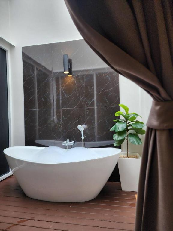 KVILLA - Luxe Tweepersoonskamer Met Bad