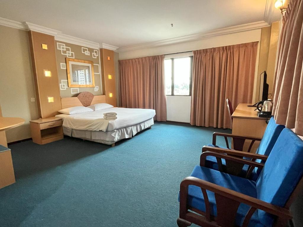 Postel nebo postele na pokoji v ubytování Fair Park Hotel