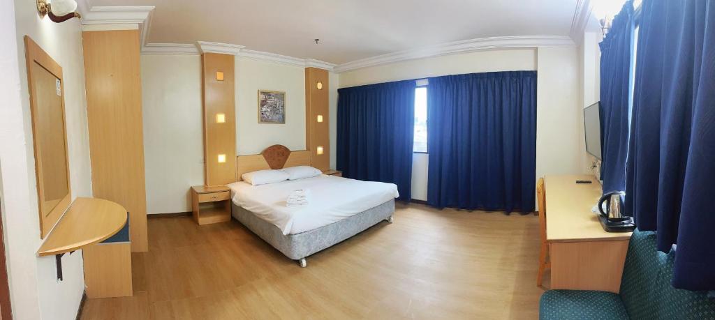 Postel nebo postele na pokoji v ubytování Fair Park Hotel
