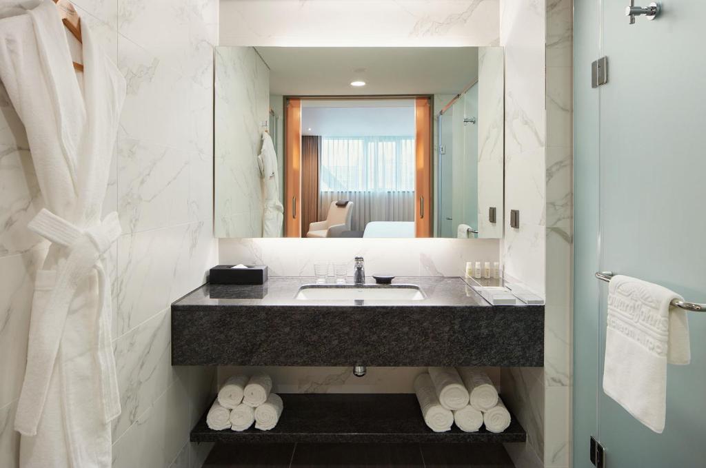 Howard Johnson by Wyndham Incheon Airport - Королев