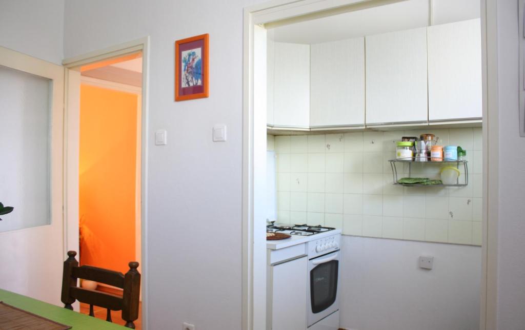Kuchyňa alebo kuchynka v ubytovaní Apartment Sendy