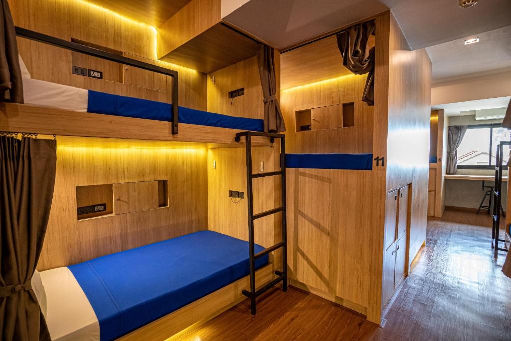 Postel nebo postele na pokoji v ubytování Patong Poshtel