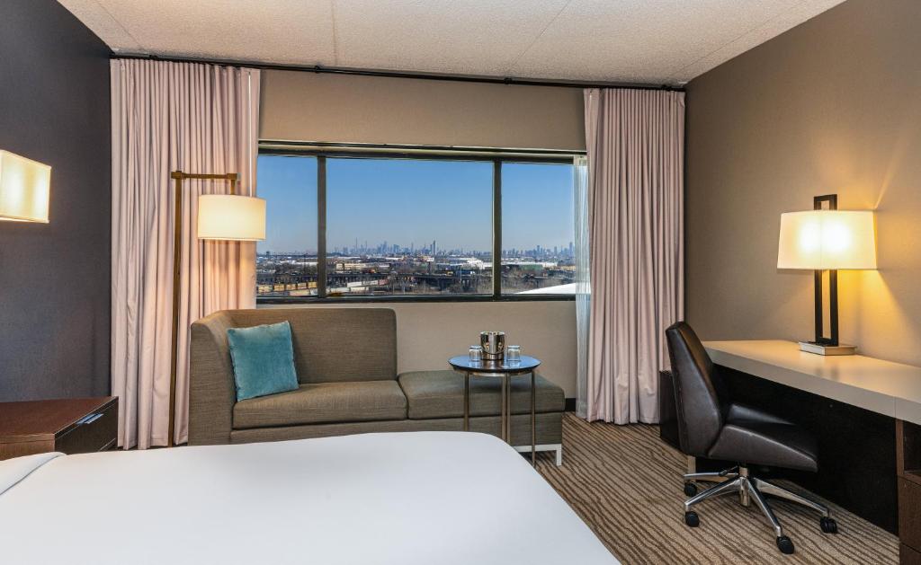 DoubleTree by Hilton Hotel Newark Airport - 