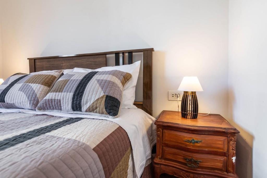 A bed or beds in a room at Casa da Cris