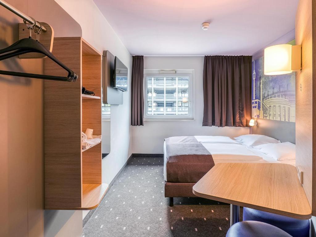 Postel nebo postele na pokoji v ubytování B&B Hotel Stuttgart-Vaihingen