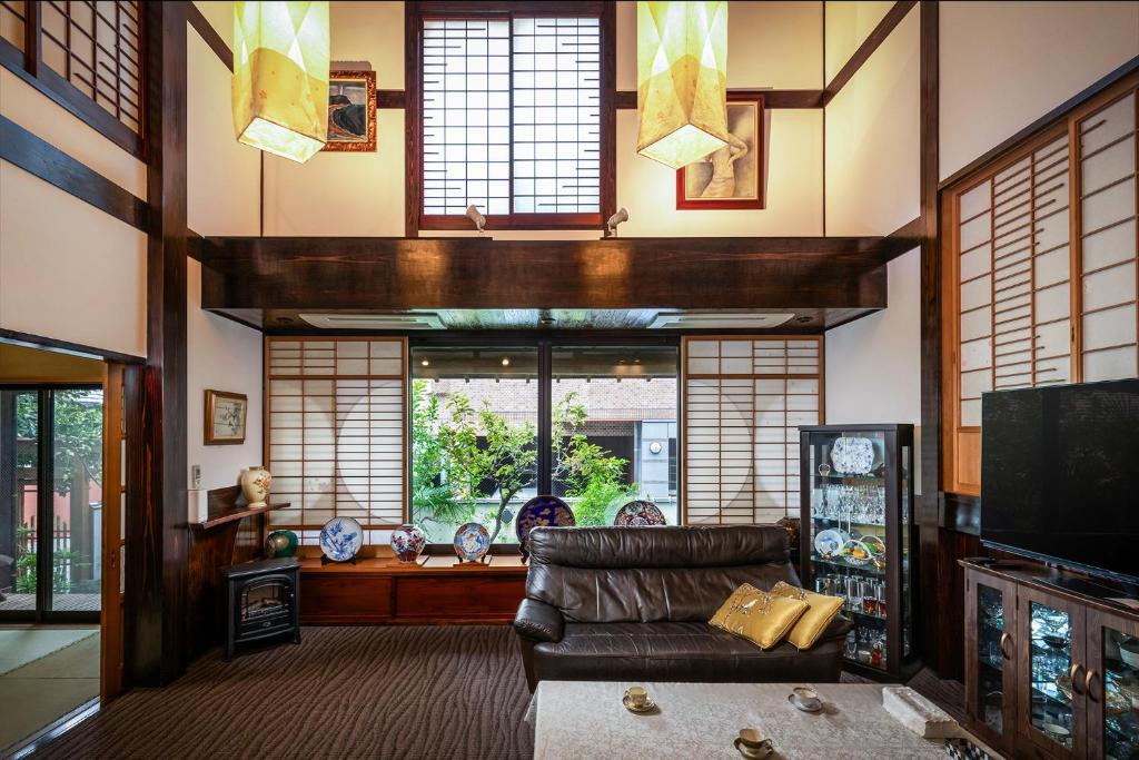 梅光園Baikoenにあるテレビまたはエンターテインメントセンター