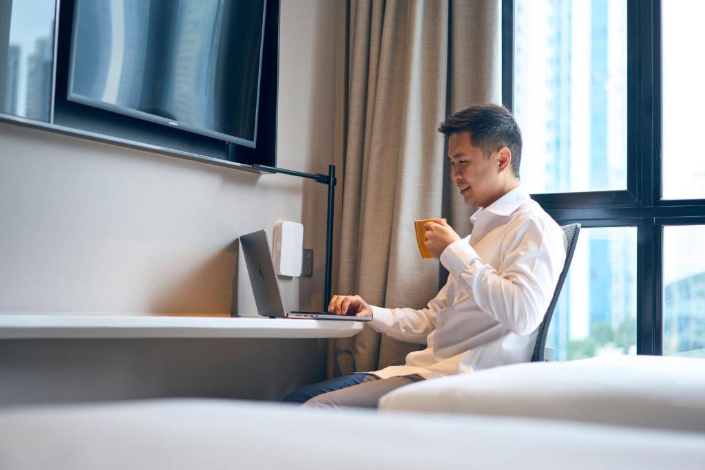 TV/trung tâm giải trí tại Holiday Inn Express Singapore Serangoon by IHG