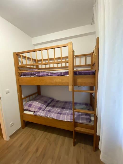 Postel nebo postele na pokoji v ubytování Family-friendly House in Vienna's Suburbs!