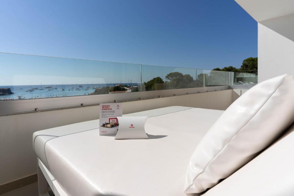 Balkón nebo terasa v ubytování Hotel Cala Saona & Spa