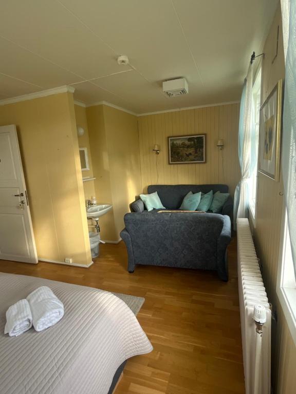 Visjon Gjestegård - Double Room With Shared Bathroom