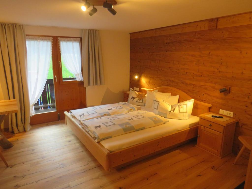 Postel nebo postele na pokoji v ubytování Haus Hubertus - Gästehaus Sahler
