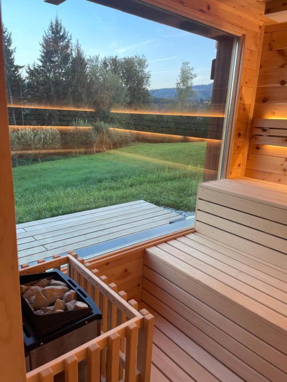 Fotografie z fotogalerie ubytování Das Ferienhaus mit Sauna! Neu renoviertes "Liebler Heimathaus" mit Sauna aus Zirben-Altholz, einer "Styrian Whisky Relaxing Lounge" sowie großer Panoramaterrasse! v destinaci Bischofegg