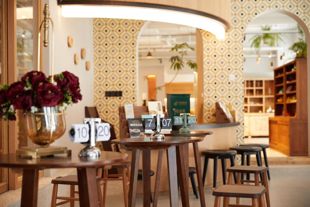 Příslušenství pro přípravu čaje a kávy v ubytování Timeless Boutique House Shanghai