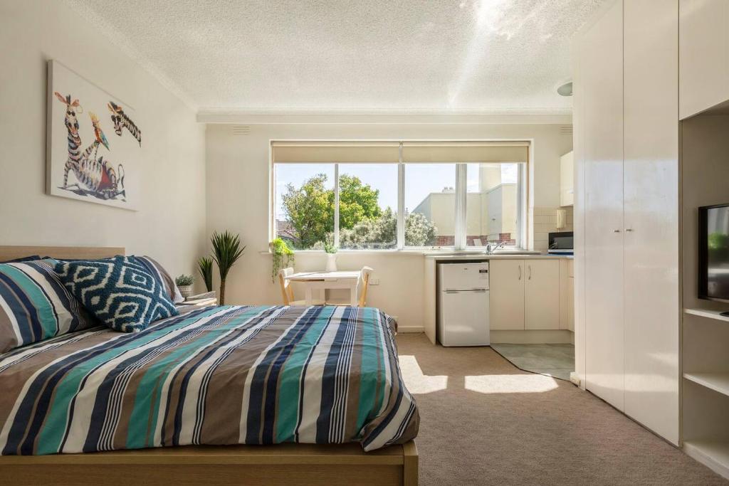 Apartment St Kilda Charm Cosy Seaside Studio by the Sand, Melbourne, Australia