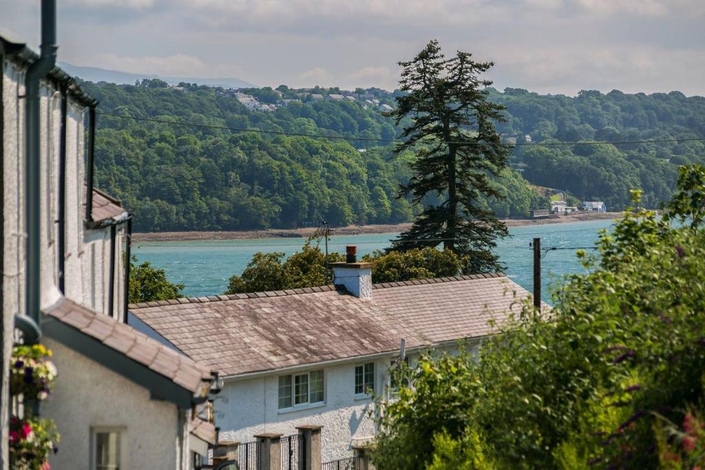 a row of houses with a view of the water at Shell Cottage in Menai Bridge