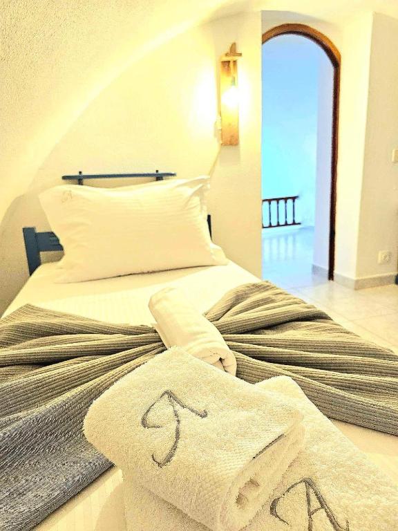 Amphitheater Cave Houses - 19