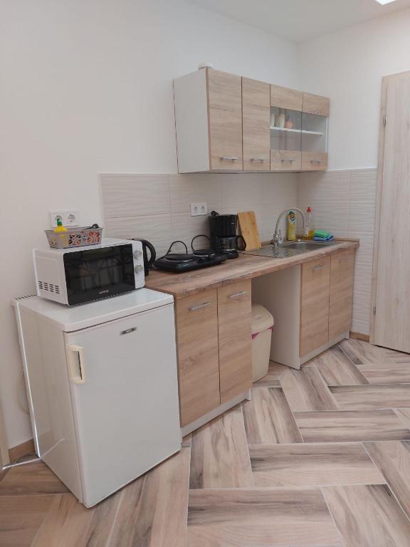 Kuchyňa alebo kuchynka v ubytovaní Szépasszonyvölgy Apartman