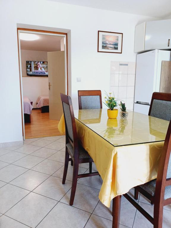 Kuchyňa alebo kuchynka v ubytovaní Apartments Jure Miljak