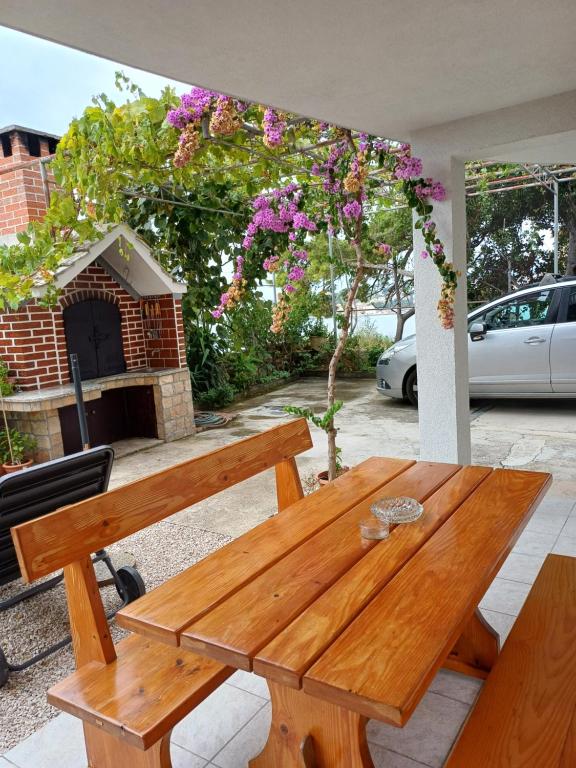 Posedenie v ubytovaní Apartments Jure Miljak