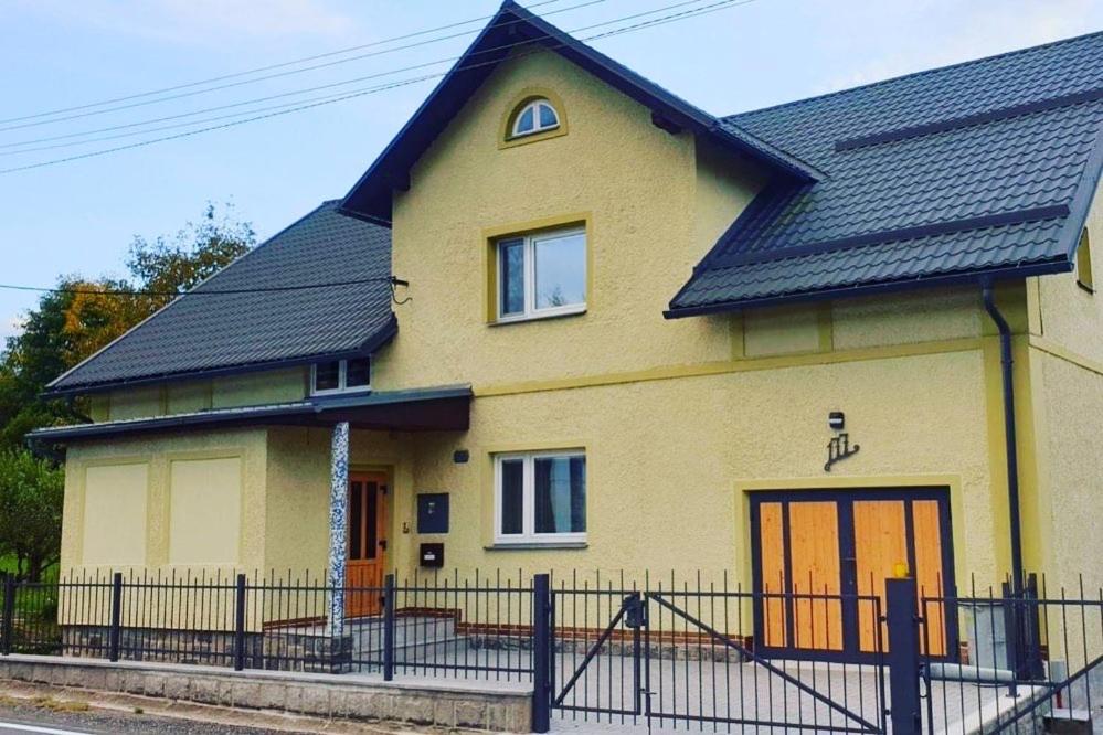 Budova, kde se prázdninový dům nachází