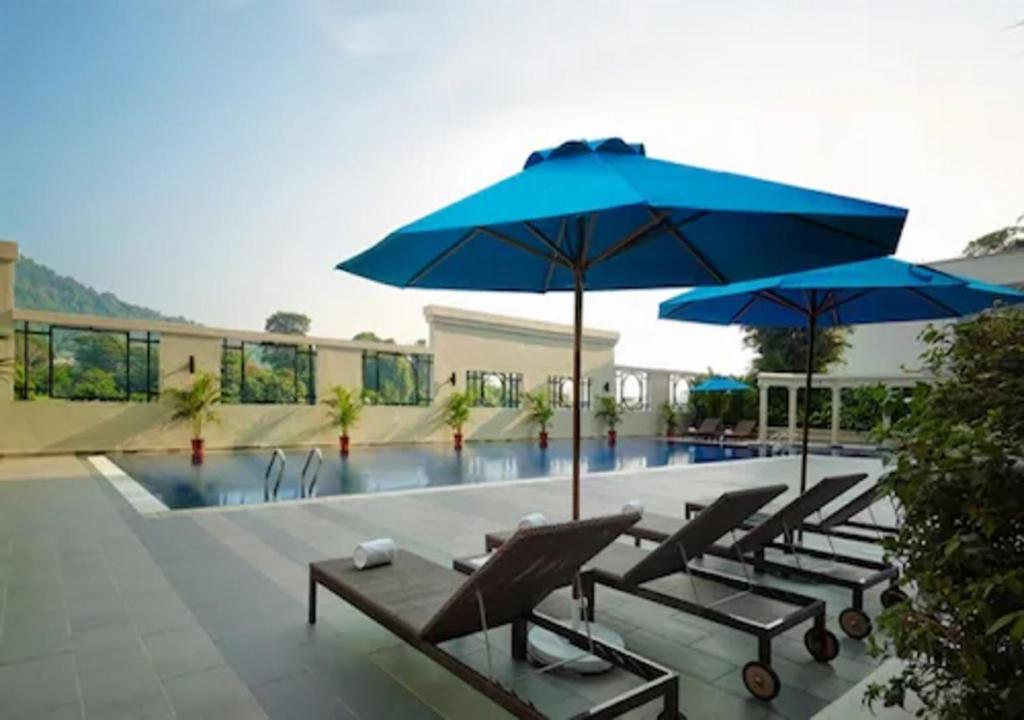 Bazén v ubytovaní AC Hotel by Marriott Penang alebo v jeho blízkosti