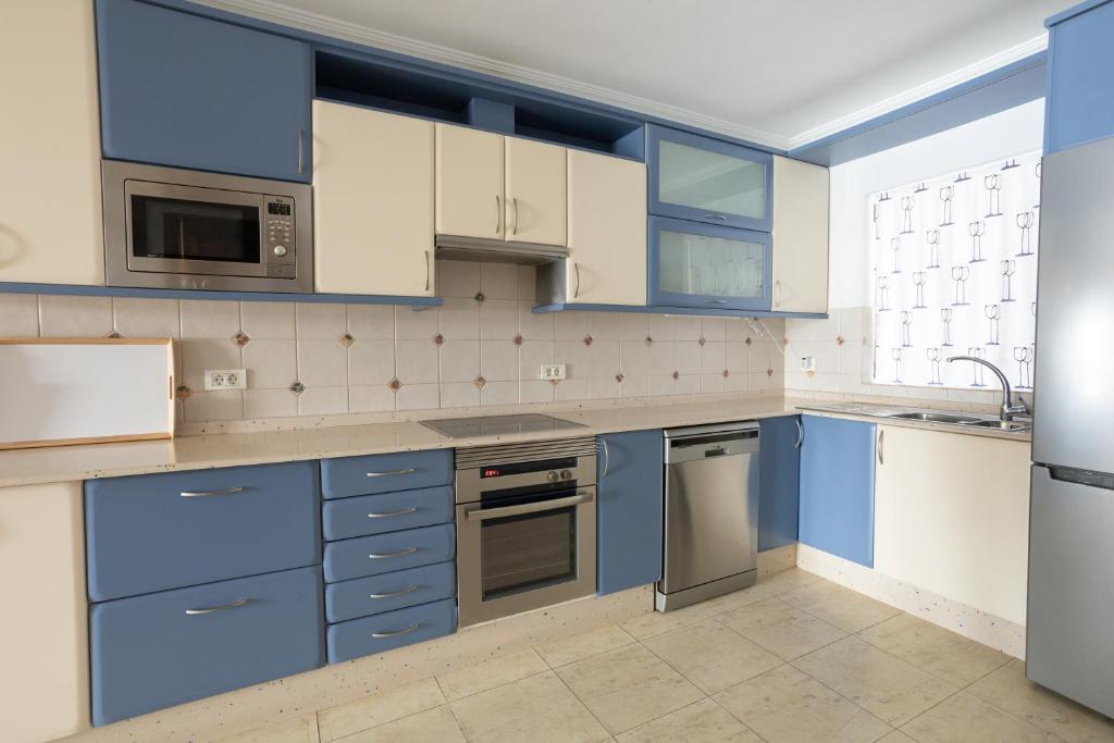 Kuchyňa alebo kuchynka v ubytovaní HD Mogan Beach Apartment