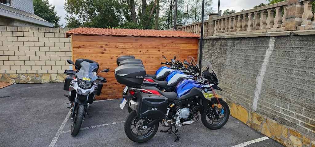 Hotel Artxanda Bilbao, Parking Gratuito en el Exterior Junto al Hotel - Resim 19