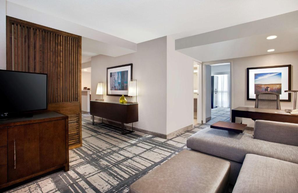Embassy Suites by Hilton Orlando International Drive Convention Center photo