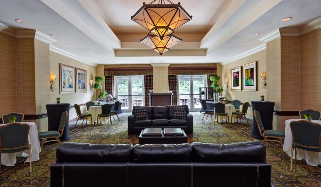 Posezení v ubytování Embassy Suites Parsippany