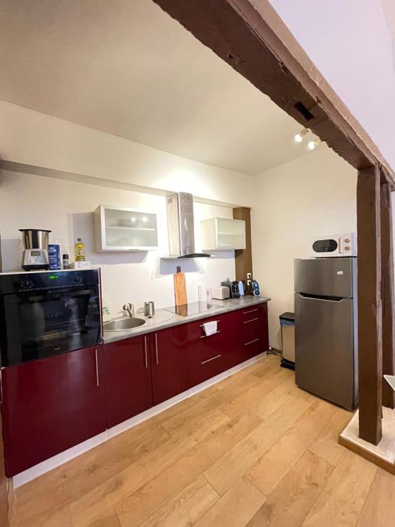 a kitchen with a sink and a refrigerator at Appartement au cœur du vieux Rouen in Rouen