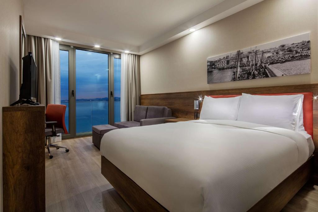 Hampton by Hilton Canakkale Gelibolu - Queen Room Met Bankbed En Uitzicht Op Zee