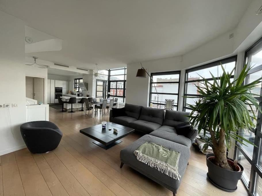 Een zitgedeelte bij Magnifique appartement 3 étages avec terrasse