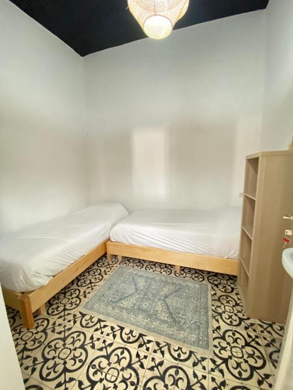 Hostel La Smala - Habitación Doble Con Baño Compartido