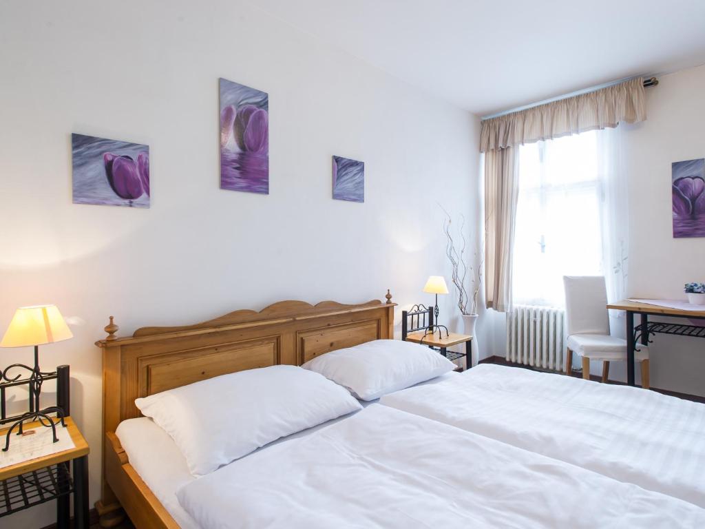 Postel nebo postele na pokoji v ubytování Hotel Šumava