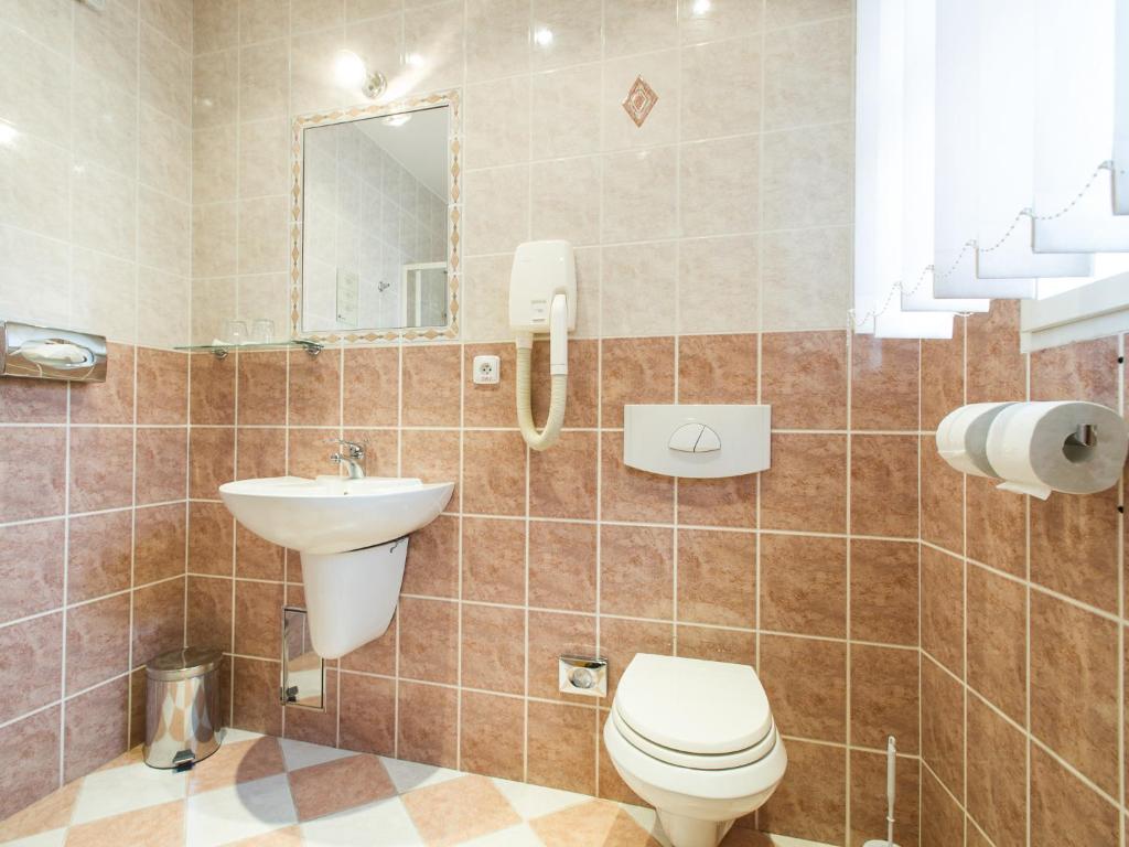 Koupelna v ubytování Hotel Šumava