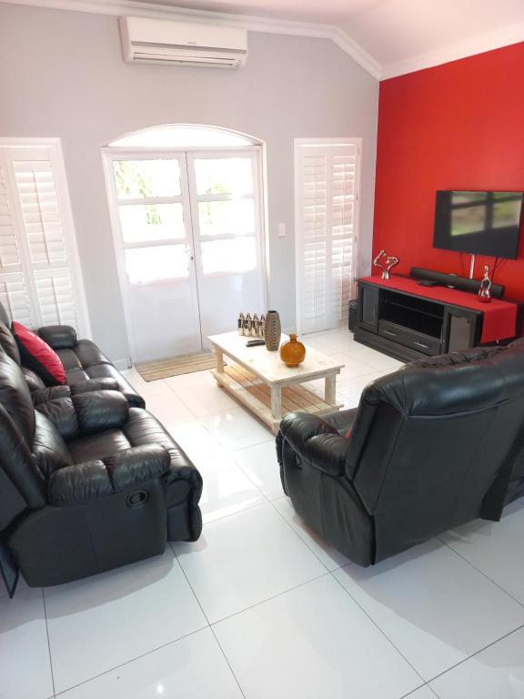 Posezení v ubytování Caribbeans Estates Villa 45 Calypso Drive