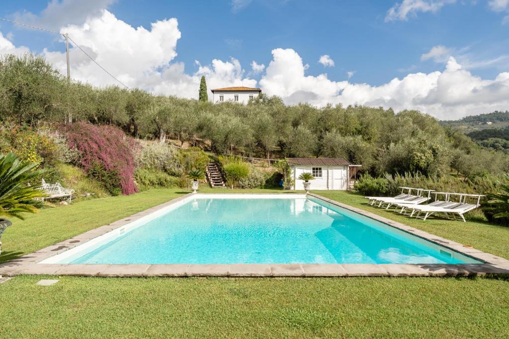 สระว่ายน้ำที่อยู่ใกล้ ๆ หรือใน Villa Pardini