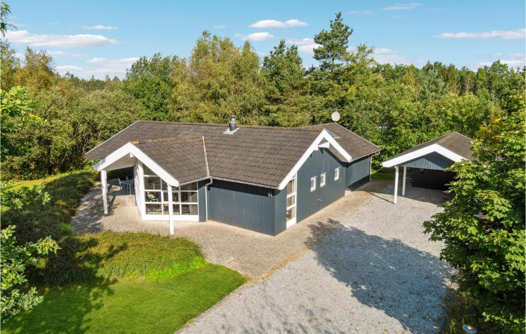 Et luftfoto af Awesome Home In Ebeltoft With 3 Bedrooms, Sauna And Wifi