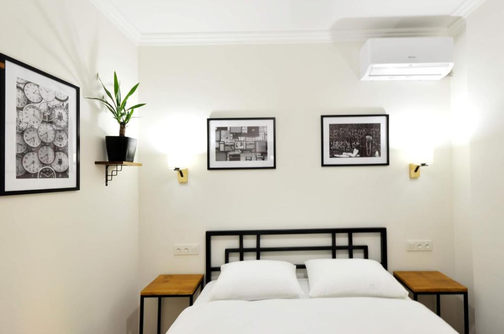 Postel nebo postele na pokoji v ubytování Hotel Art Nikola Rooms