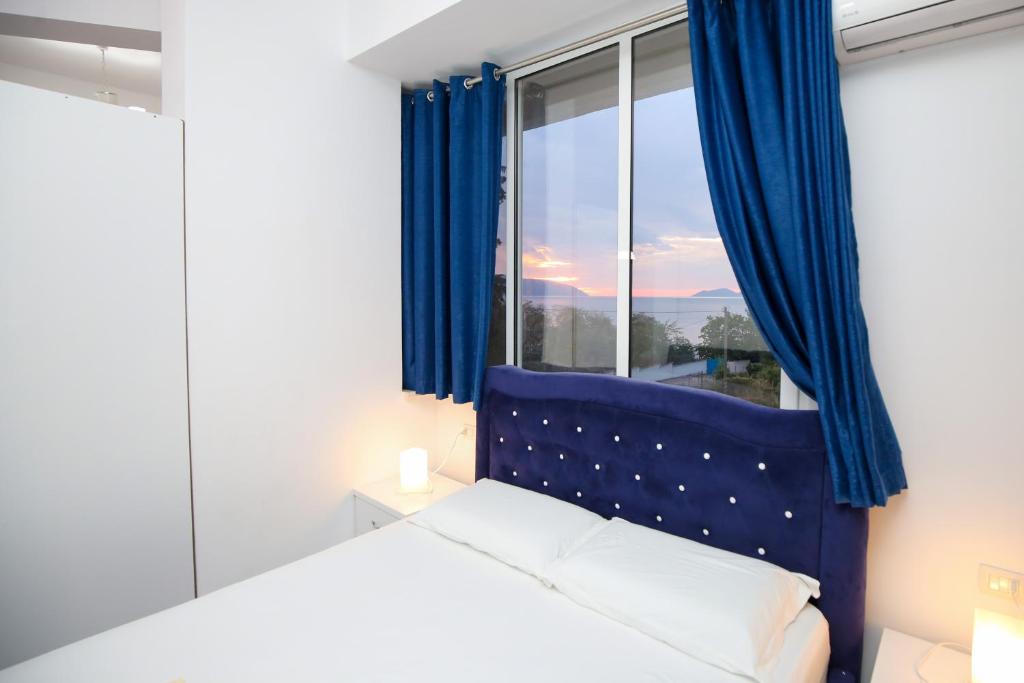 Aqua Blue Hotel - Image 2