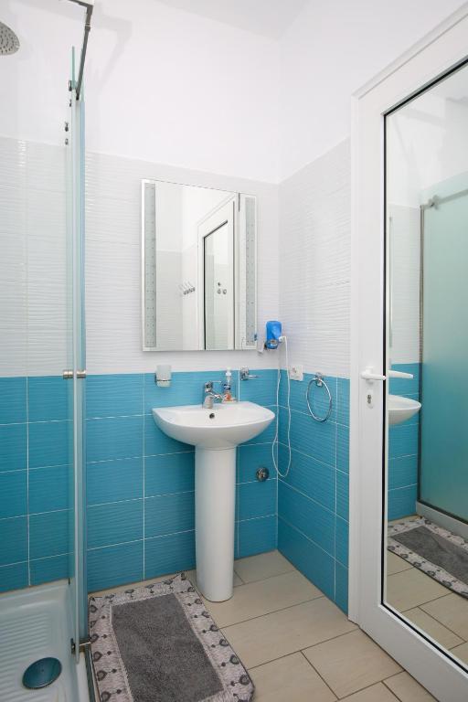 Aqua Blue Hotel - Image 3
