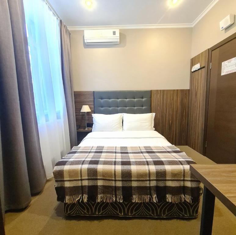 Postel nebo postele na pokoji v ubytování Bontiak Hotel