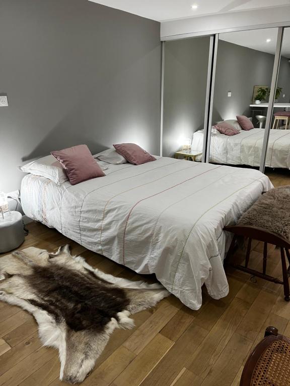 Fotografia z galérie ubytovania Grand Appartement au rez de chaussée en plein cœur de Paris v Paríži